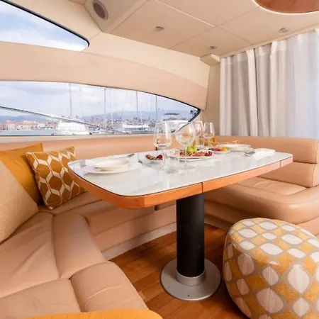 Holiday home Private Yacht - Jeanneau Prestige 520 Fly