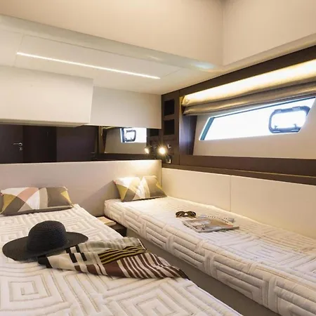 Private Yacht - Jeanneau Prestige 520 Fly Holiday home Split